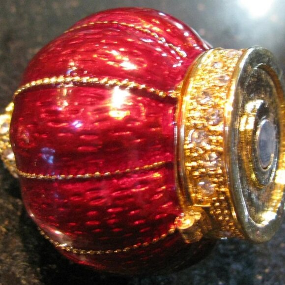 NWT ALEXANDRA'S ACCENTS Strawberry Royal Carriage Trinket Box Austrian Crystals - Picture 8 of 8
